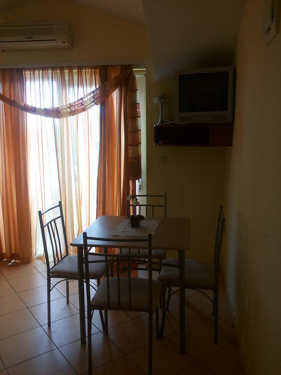 Apartments Villa Dalmatina Vodice Room photo